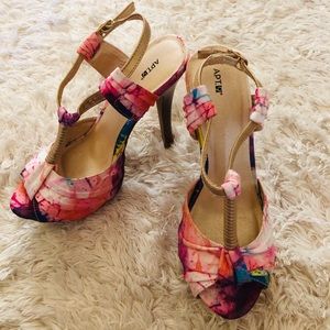 Apt 9 Multi Colored Heels